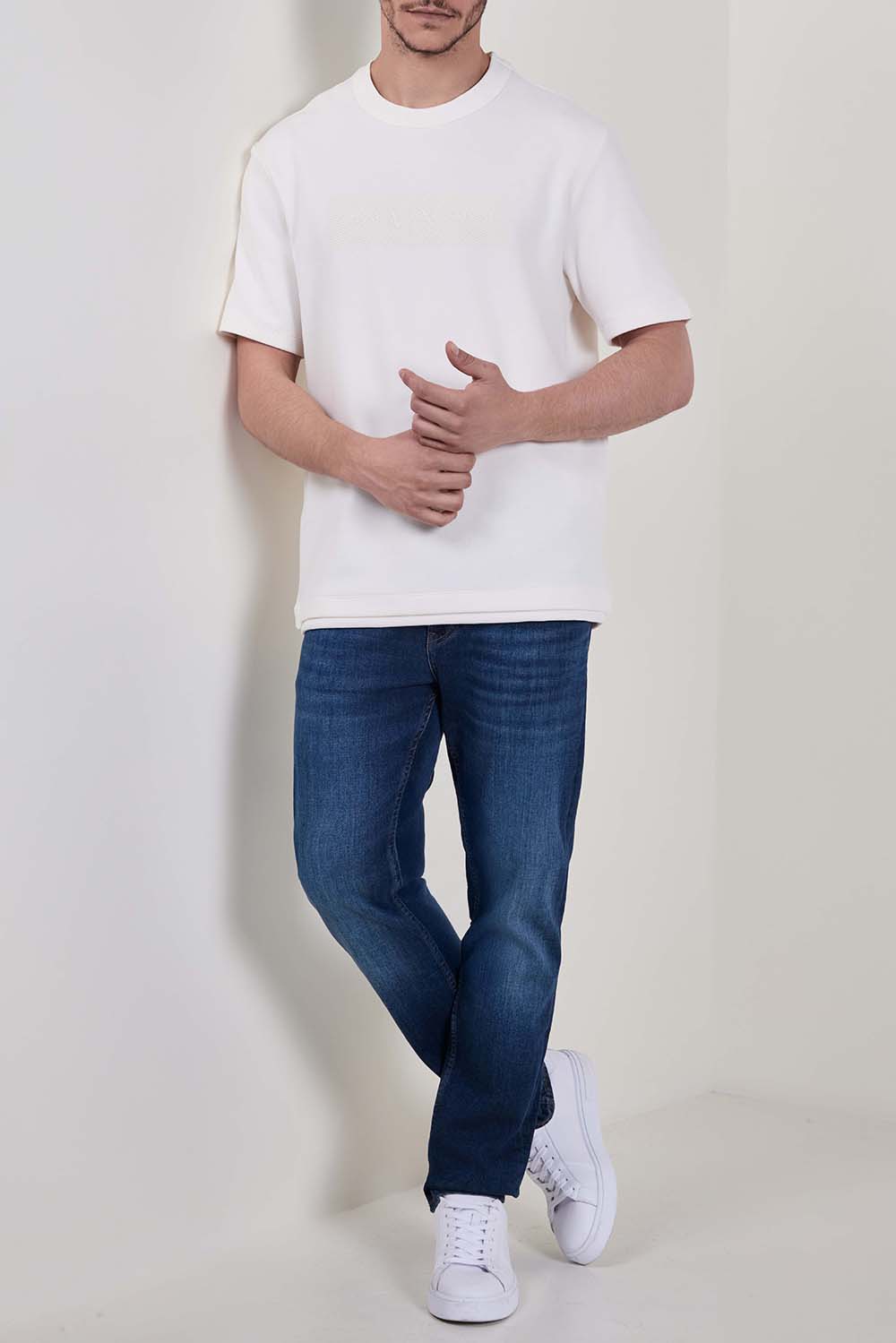 חולצת טי בגזרה ישרה